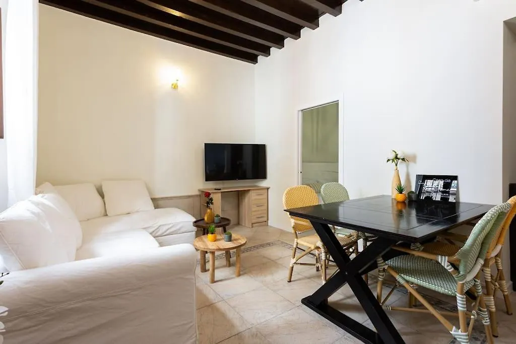 1. Casa De Alma. Apartment In Historic House Malaga